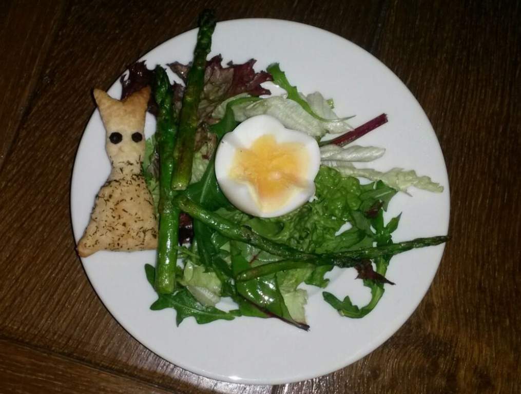 Salade met gr. Asperges met ei